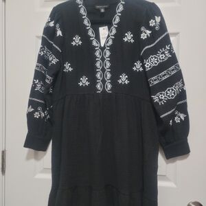 Saks Fifth Avenue Black and White V-Neck Midi Dress